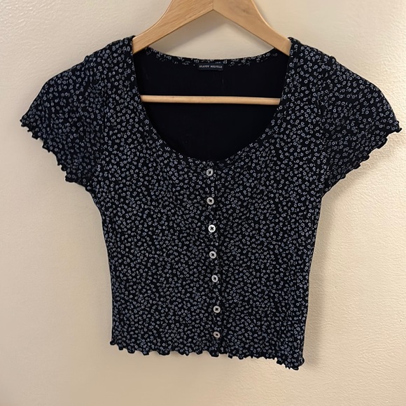 Brandy Melville tee - Picture 1 of 2